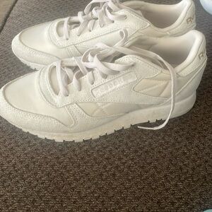 Reebok women’s classic white size 6.5